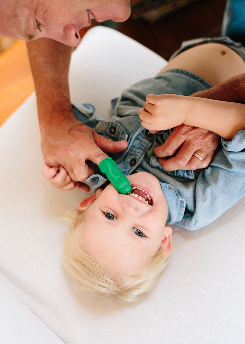 [Australia] - The Brushies Chomps & Willa Baby & Toddler Toothbrush 2-Pack & Storybook Set/Dental Item and Book/Youth Tooth & Gum Care/Ages 4 Weeks to 4 Years 