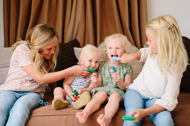 [Australia] - The Brushies Chomps & Willa Baby & Toddler Toothbrush 2-Pack & Storybook Set/Dental Item and Book/Youth Tooth & Gum Care/Ages 4 Weeks to 4 Years 