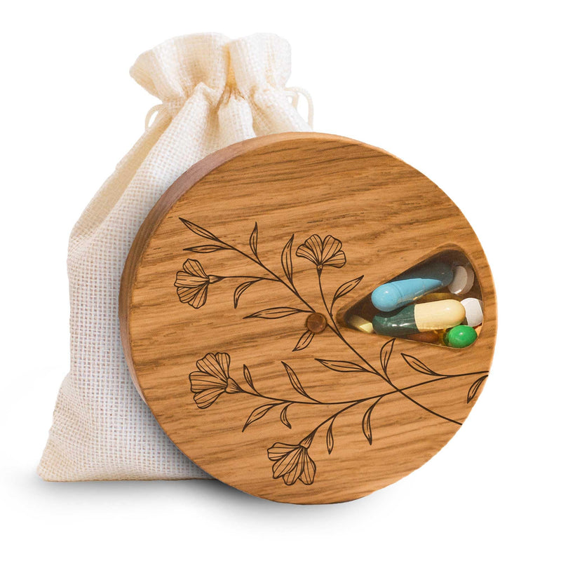 Makety Wooden Weekly Pill Organizer - 7 Day Round Pill Box with Magnetic Lid, Compact Travel Medicine Holder - Natural Oak Wood M