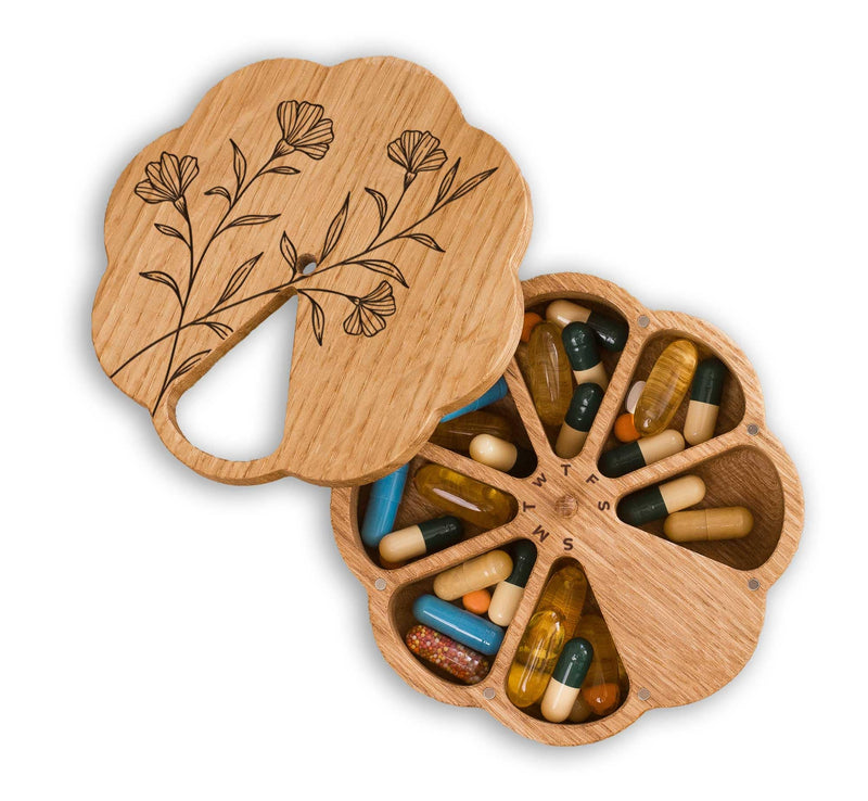 Makety Cute Pill Organizer, 7 Day Vitamin Holder with Magnetic Lid, Floral Design, Solid Oak Wood M