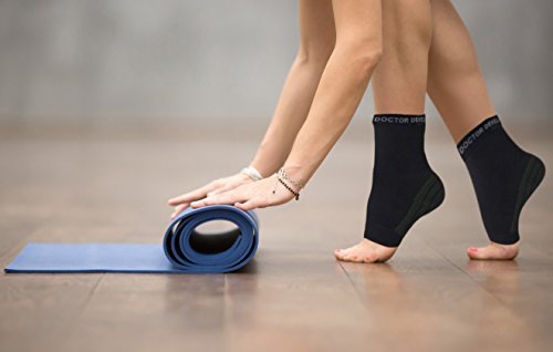 [Australia] - Doctor Developed Copper Foot Sleeves/Plantar Fasciitis Socks (Pair) and Doctor Written Handbook -Guaranteed Relief for Plantar Fasciitis, Heel Support & Ankle Conditions (Black, L) Black Large 