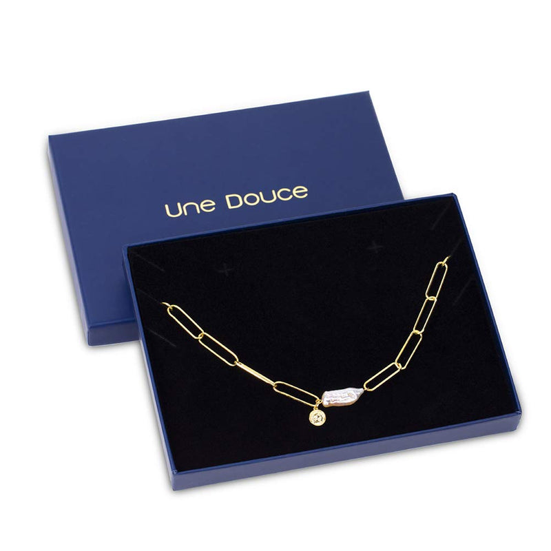 [Australia] - Une Douce Choker Necklaces for Women, Chain Link Choker Necklace, Dainty Choker with Baroque Pearl Pendant, Gold Choker Necklace with Coins, Statement Trendy Jewelry, for Women and Girls 