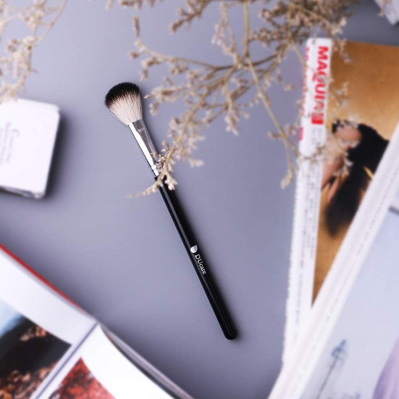 [Australia] - DUcare Highlighter Brush Makeup Brushes Fan Blending Eyeshadow Contouring Blush Brush Cosmetic Tool, 1Pcs Silvery&Black 