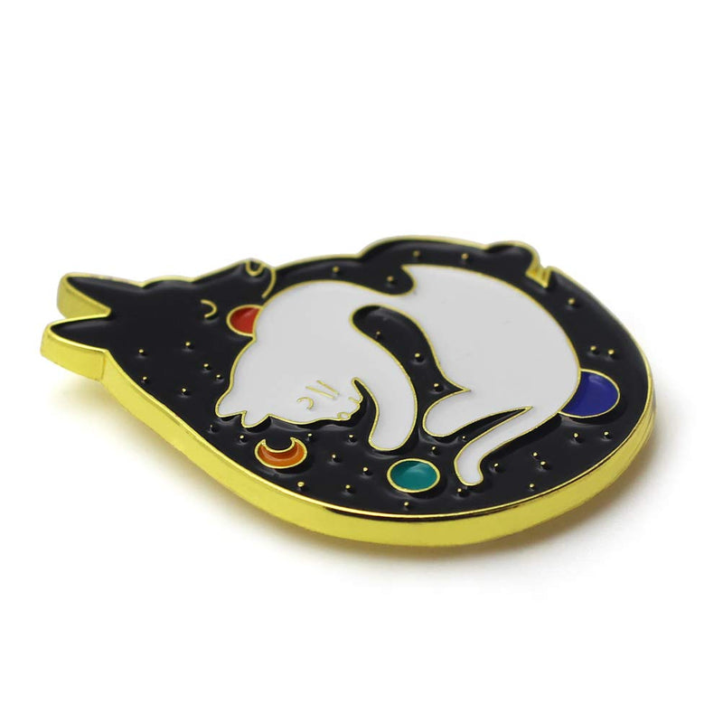 [Australia] - CUFTS Dog Hugging Cat Enamel Lapel Pin Novelty Starry Animal Enamel Pin Badge Jewelry Gift 