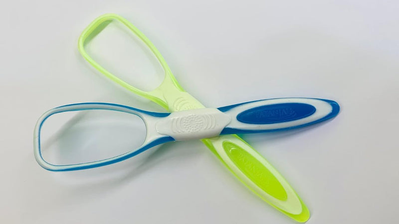 [Australia] - 2 x Tongue Cleaners Plastic Tongue Scraper Plastic Tongue Cleaner Bad Breath Remover Oral Care Dental Care (Blue & Green (Large)) Blue & Green (Large) 