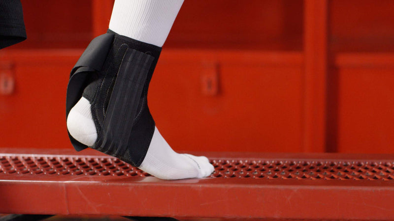 [Australia] - McDavid MD4303-01-25 Phantom Ankle Brace w/Stays & Wraps Black M/L-M/L Medium/Large (Pack of 1) 