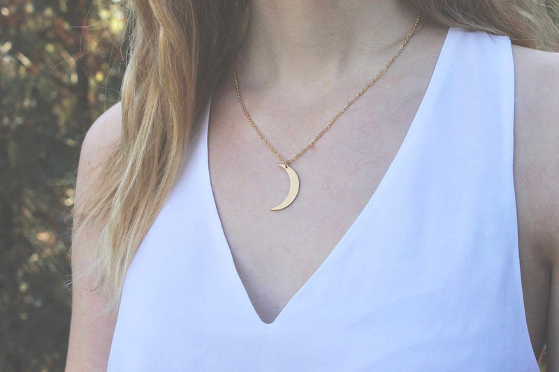 [Australia] - Glimmerst Crescent Moon Necklace, 18K Gold Plated Stainless Steel Crescent Moon Pendant Necklace Delicate Dainty Crescent Necklace for Women Girls 