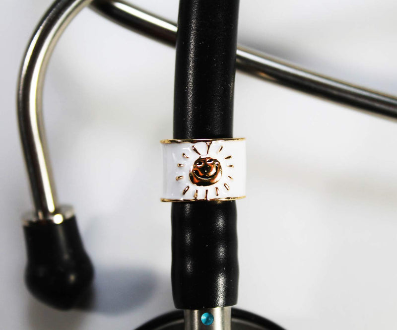 [Australia] - charMED Custom Stethoscope Charms - Sunshine Charm - Gifts for Nurses, Doctors, Veterinarians, Technicians, Surgeons, and Healthcare Professionals - Easy to Clean Metal - Gold Color 0.5" Ring Charm Gold Smiling Sun 