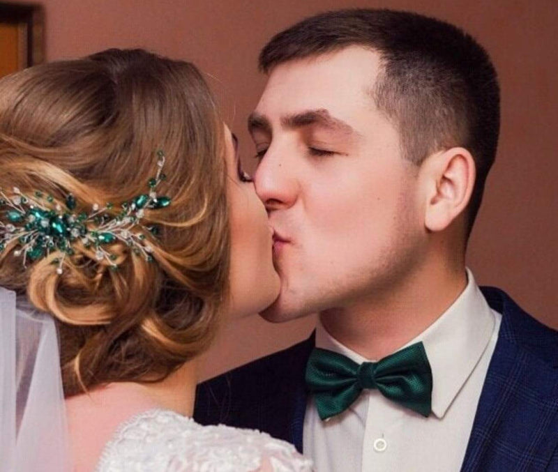 [Australia] - BERYUAN Women Gold Headpiece Teardrop Emerald Green Crystal Hair Vine Comb Wedding Hair Accessory Rhinestone Hair Piece Gift for Her Party Headress for Bride Bridesmaid Girls(Gold) 
