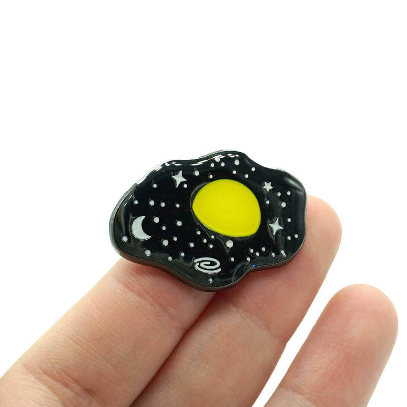 [Australia] - Enamel Pin Egg Planet in Space, Fried Egg Lapel Pin 
