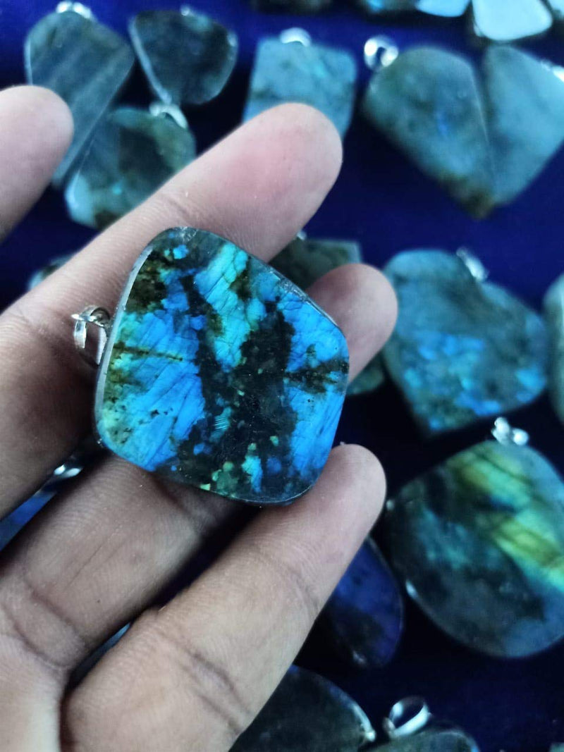 [Australia] - crystalmiracle Labradorite Gemstone Pendant (Single Piece) Crystal Fashion Gift Wellness Positive Energy Meditation Handcrafted Accessory 