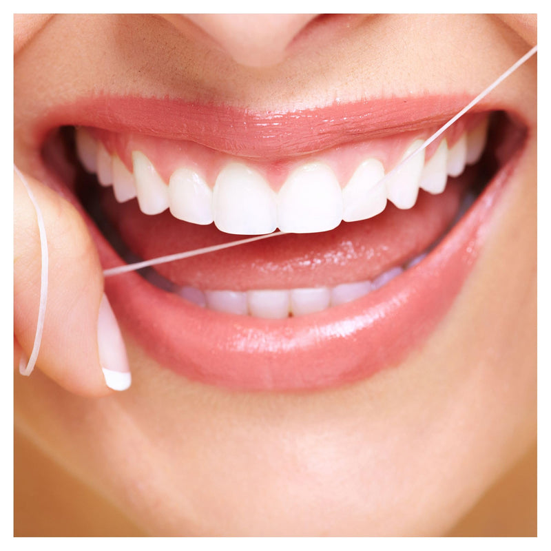 [Australia] - Oral-B Essential Dental Floss, 50 m, Plaque Remover For Teeth, Lightly Waxed & Shred-Resistant, Medium, Mint 