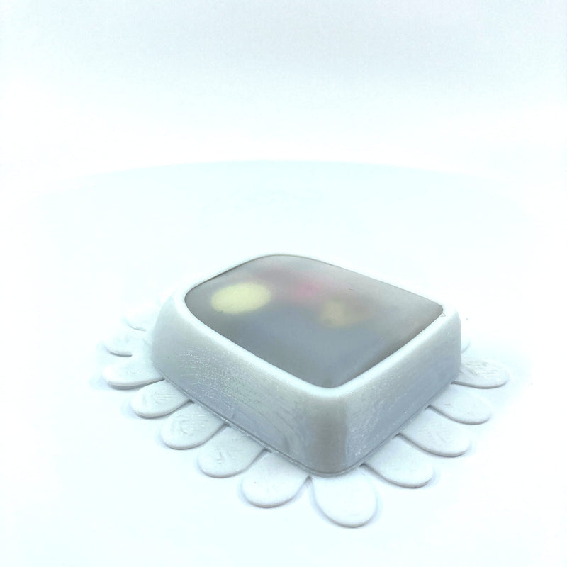 [Australia] - Omnipod Grip Shield Designed by Deck My Diabetes. Reusable, Flexible One-Handed Application(Additional Overlay Patch Required) - Bright White 