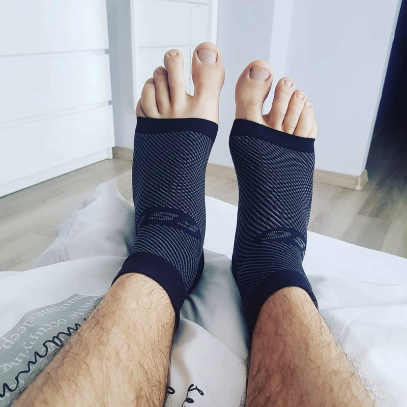 [Australia] - OS1st FS6 Performance Foot Sleeve(s) for Plantar Fasciitis Pain Relief, Heel Pain and Arch Support Medium (1 Pair) Black 