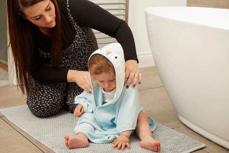 [Australia] - Tommee Tippee Splashtime Hooded Poncho Towel, Highly Absorbent and Super Soft Microfibre Material, Hypoallergenic, 2-4 Years, Percy the Penguin Grofriend, Blue 