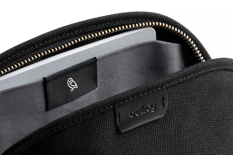 [Australia] - Bellroy Classic Pouch (EDC Zipper Travel Pouch, Water-resistant Woven Fabric, Holds Pencils, Pens, Tech & Personal Items, Internal Mesh Pockets) - Black 