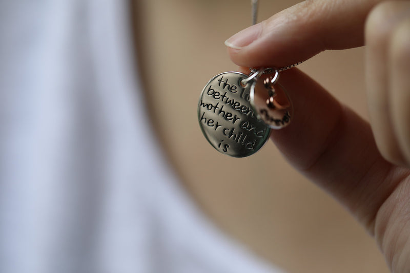 [Australia] - Sterling Silver Pendant Neccklace "The Love Between A Mother and Her Child Is Forever" Jewelry Heart Pendant Charm Necklace 18" 