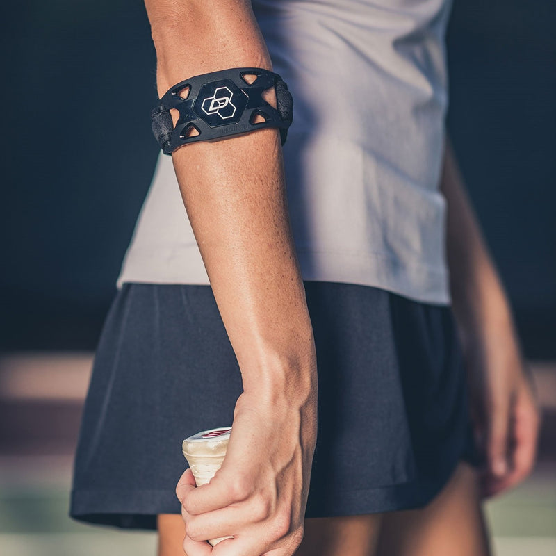 [Australia] - DonJoy Performance WEBTECH Tennis Elbow Strap, Tennis Elbow and Golfer's Elbow, Tendonitis Pain Relief Compression Support Brace – Small/Medium – Black Small/Medium (Pack of 1) 