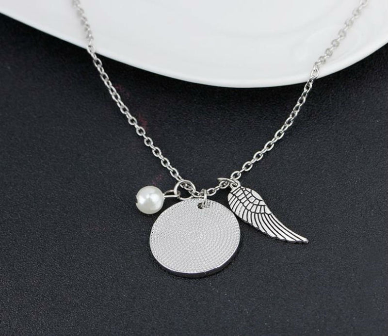 [Australia] - Mainbead Memorial jewelry A Piece Of My Heart Lives In Heaven Engraved Pendant Necklace with Angel Wing 