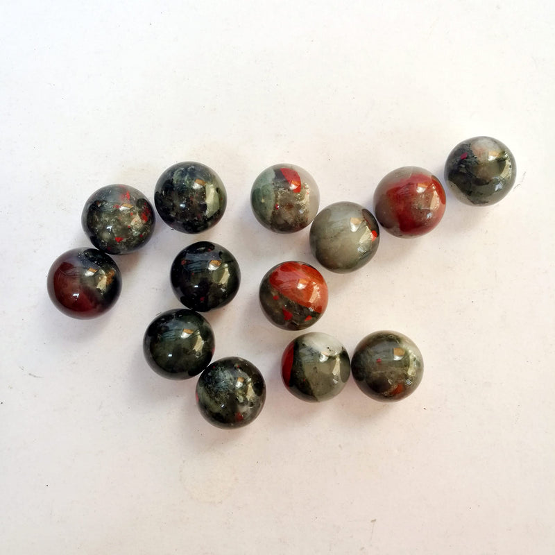 [Australia] - Manekieko 7 Pcs Natural African Bloodstone 2cm Crystal Sphere Ball Set,Feng Shui Chakra Aura Home Desk Decor Decorative Collection 
