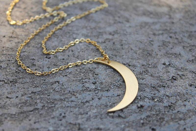 [Australia] - Glimmerst Crescent Moon Necklace, 18K Gold Plated Stainless Steel Crescent Moon Pendant Necklace Delicate Dainty Crescent Necklace for Women Girls 