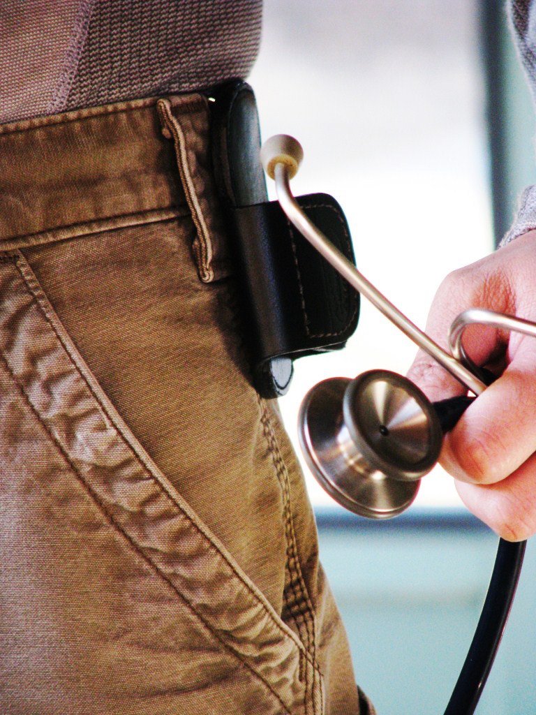[Australia] - The BATCLIP (Black) - Premium Leather Handmade Clip-on Stethoscope Hip Holder; no More Neck Carrying, Loss, or Misplacement. Proudly Carry Your high-end Stethoscope with Taste and Style. Black 