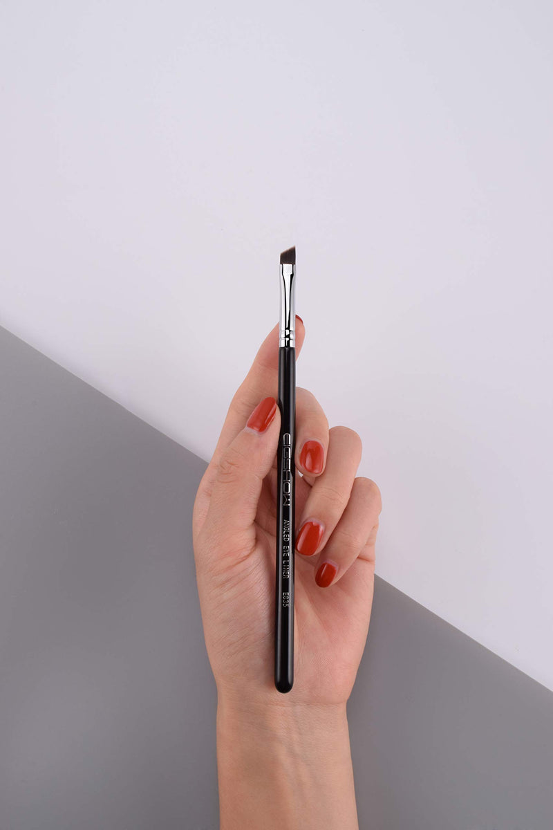 [Australia] - Eyeliner Brush Fine Angled - PRO Precision Gel Eye Liner Makeup Brush -Ultra Thin Slanted Flat Angle - Premium Quality - Cruelty Free Synthetic Bristles (Fine Angled Eyeliner Brush) E835 