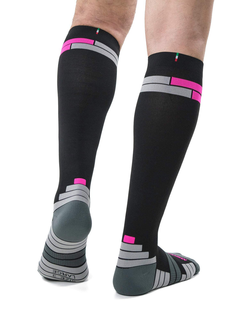 [Australia] - Relaxsan 800 Sport Socks – Sports compression graduated socks Dryarn fibre maximum performance Medium Black / Fuchsia 