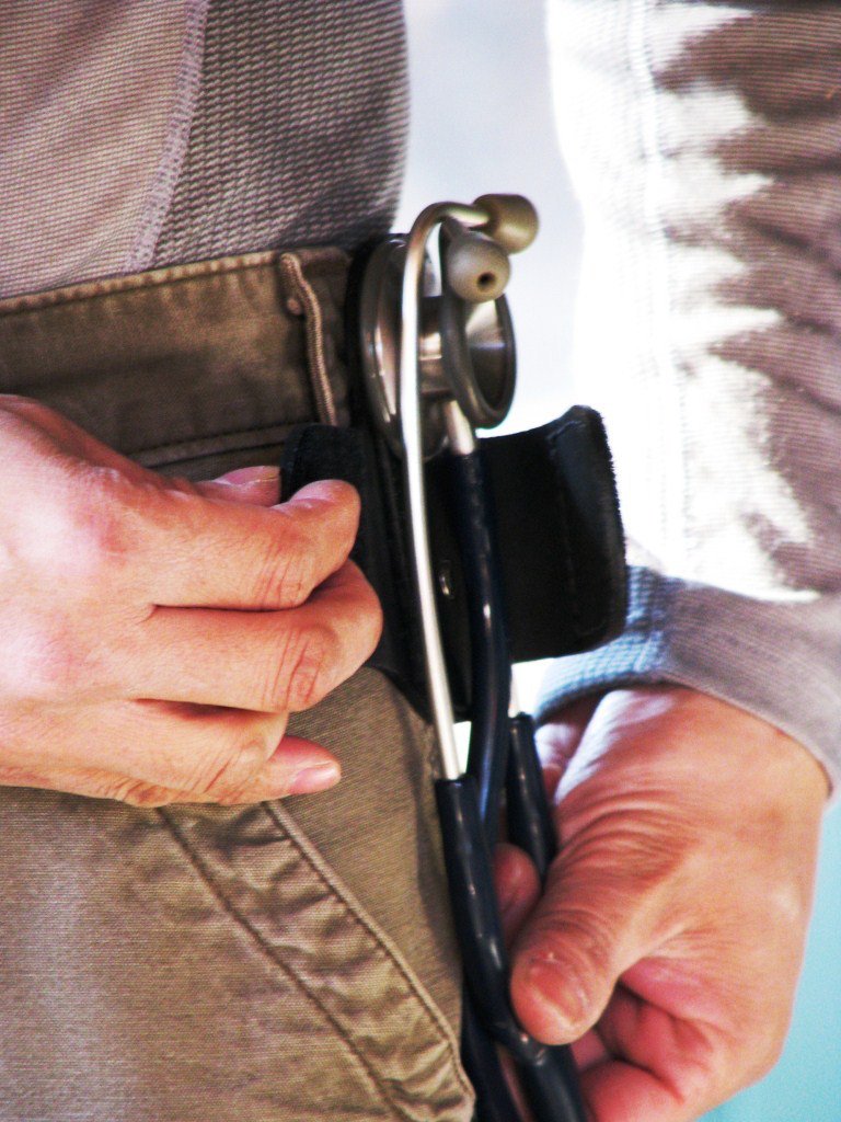 [Australia] - The BATCLIP (Black) - Premium Leather Handmade Clip-on Stethoscope Hip Holder; no More Neck Carrying, Loss, or Misplacement. Proudly Carry Your high-end Stethoscope with Taste and Style. Black 