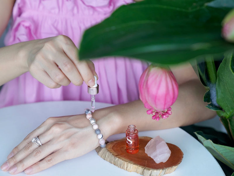 [Australia] - Anxiety Bracelet for Women - Jasper, Rose Quartz and Lava Rock, Good Sleep Essential Oils with Love Lock Charm, Gifts for Her, Aromatherapy Gift Box Pink and Silver 