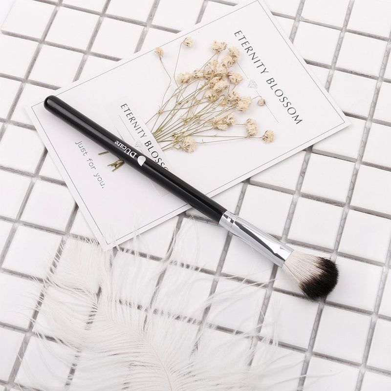 [Australia] - DUcare Highlighter Brush Makeup Brushes Fan Blending Eyeshadow Contouring Blush Brush Cosmetic Tool, 1Pcs Silvery&Black 