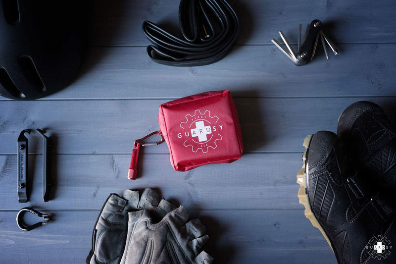[Australia] - Guardsy Mini First Aid Kit | Compact Small Medical Emergency Survival Kit perfect for Car, Travel, Hiking, Camping, Outdoor, Cycling, Running, Home, Vehicle, Sports. With Digital First Aid Guide app 