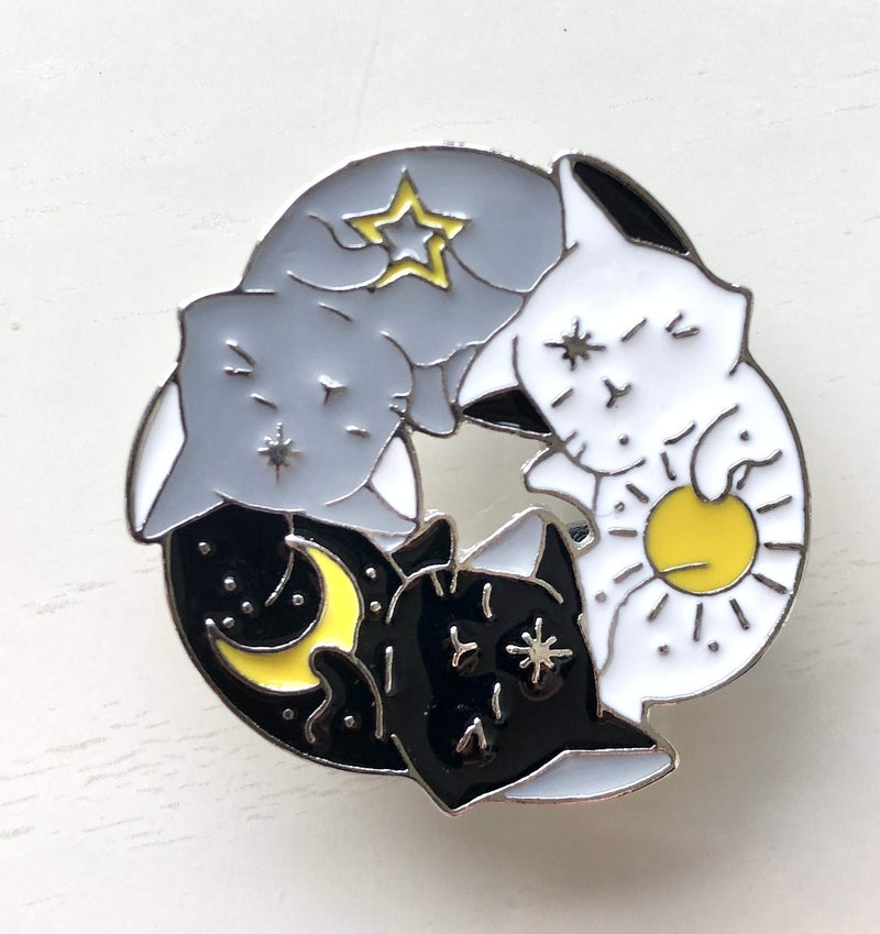 [Australia] - Avamie Three Cats Hugging Circle Enamel Lapel Pin, Yin and Yang Balance Original Design Cat Pin, for clothes, backpack, hat, handbag and collection 