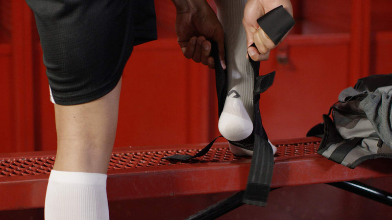 [Australia] - McDavid MD4303-01-25 Phantom Ankle Brace w/Stays & Wraps Black M/L-M/L Medium/Large (Pack of 1) 