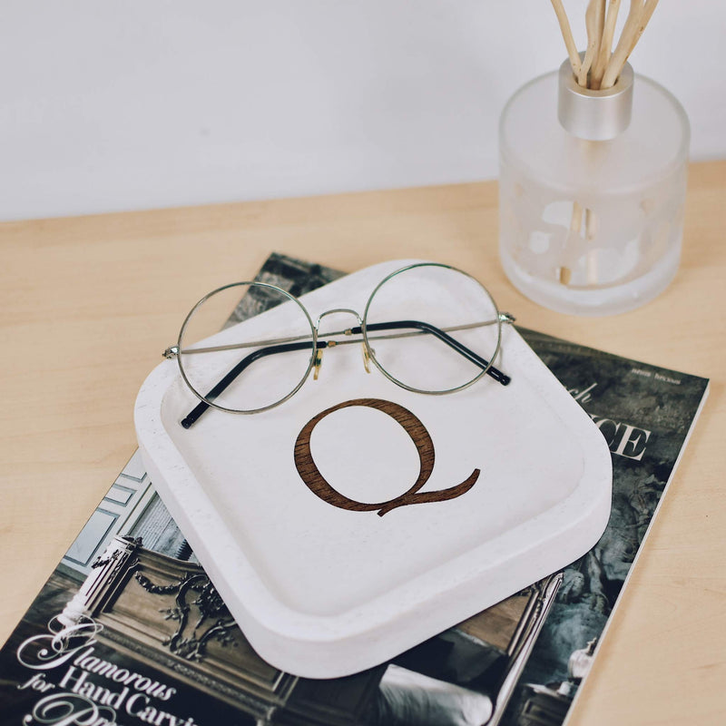 [Australia] - Solid Wood Personalized Initial Letter Jewelry Display Tray Decorative Trinket Dish Gifts For Rings Earrings Necklaces Bracelet Watch Holder (6"x6" Sq White "Q") 6"x6" Sq White "Q" 