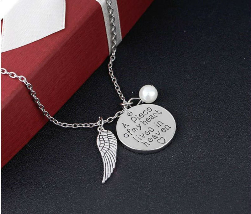 [Australia] - Mainbead Memorial jewelry A Piece Of My Heart Lives In Heaven Engraved Pendant Necklace with Angel Wing 
