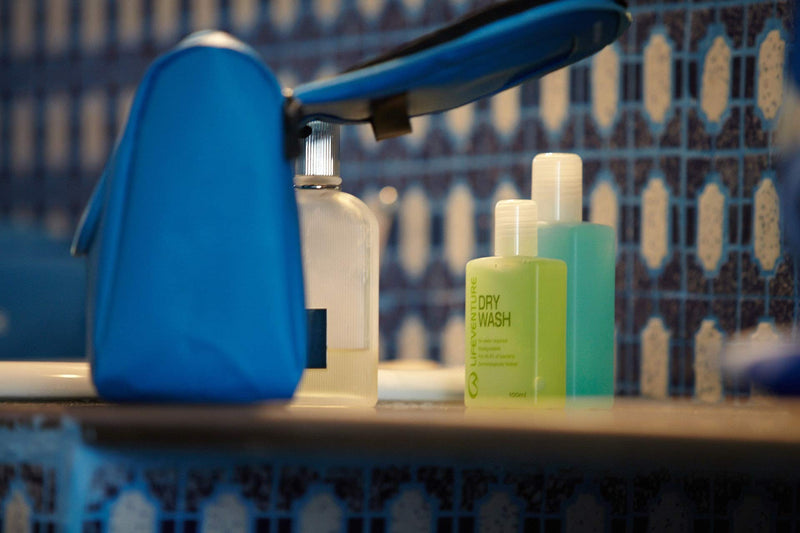 [Australia] - Lifeventure Anti Bacterial Hand Sanitiser Gel With Anti Viral Action 70 Percent Alcohol Hand Gel That Cleans Cares And Protects, 100 ml 