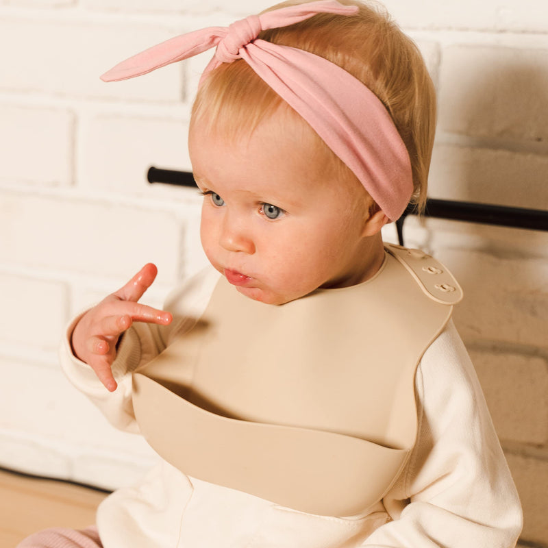 [Australia] - J. Børn Baby Bib With Food Catcher For Baby Led Weaning - BPA-Free Food-Grade Silicone, Easy Clean - Eco-Friendly Baby Essentials, Gift Wrapped with Stickers Included Beige 