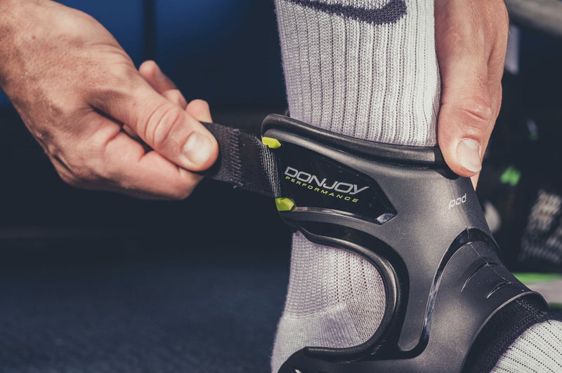 [Australia] - DonJoy Performance POD Ankle Brace, Best Support for Stability, Ankle Sprain, Roll, Strains for Football, Soccer, Basketball, Lacrosse, Volleyball Medium Right Foot Black 
