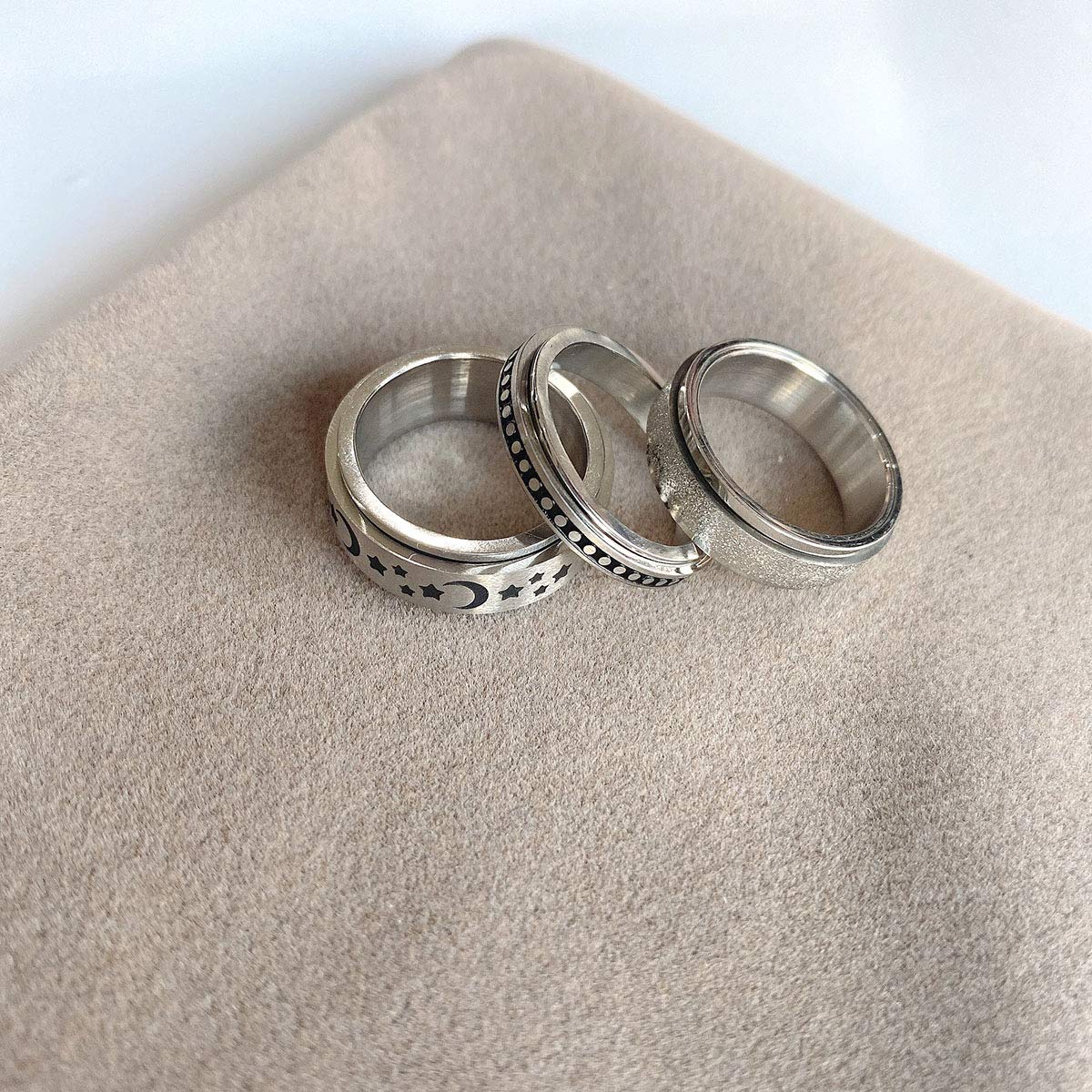 yfstyle 4pcs Plain Band Rings for Men Stainless Steel Rings for Men Wedding Ring Cool Spinner Rings for Men Black Stainless Steel Ring Set Anxiety