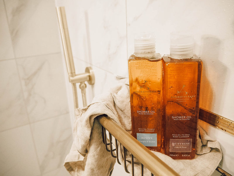 [Australia] - Aromatherapy Associates De-Stress Mind Shower Oil, 250ml - Calm and Focus with Our Comforting, Therapeutic Essential Oil Blend of Frankincense, Petit Grain and Wild Camomile. 