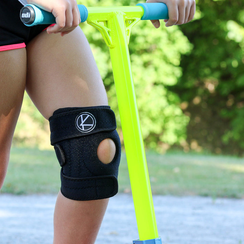 [Australia] - Adjustable Kids Knee Brace Support - Knee Support for Youth, Arthritis, ACL, MCL, LCL, Sports Exercise, Meniscus Tear, Dance. Open Patella Neoprene Stabilizer Wrap for Children, Boys, Girls (Black) One Size Black 