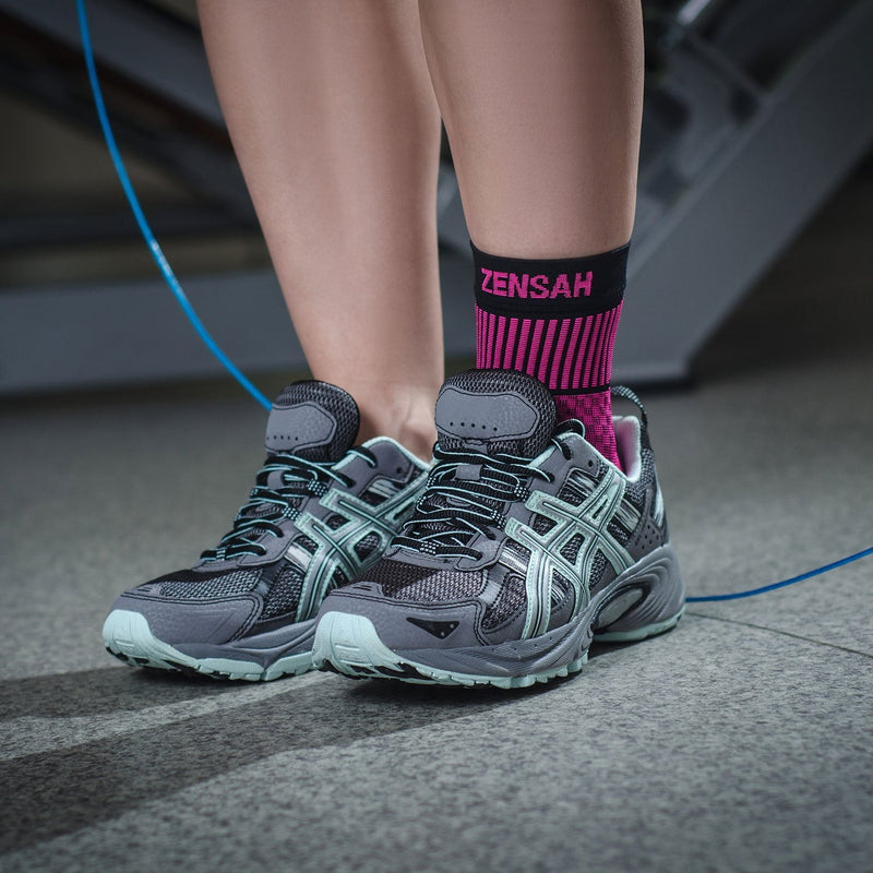 [Australia] - Zensah Ankle Support - Compression Ankle Brace - Great for Running, Soccer, Volleyball, Sports - Ankle Sleeve Helps Sprains, Tendonitis, Pain Small Black 