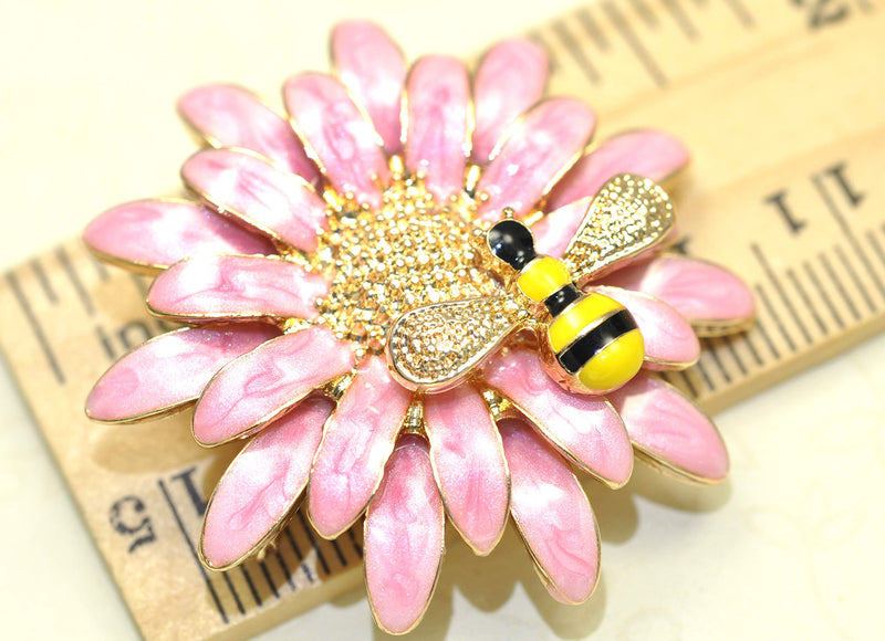 [Australia] - Gyn&Joy Beautiful Enamel Sun Flower Daisy Honey Bee Insect Brooch Pin Women Jewelry Accessories Collar Pin BZ182 Pink 