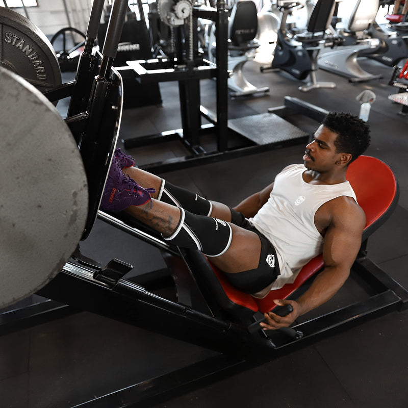 [Australia] - Knee Sleeves (1 Pair) Gym Bag - Knee Sleeve & Compression Brace for Squats, Fitness, Weightlifting, and Powerlifting - Gymreapers 7MM Sleeve Pair - for Men & Women - 1 Year Warranty (Medium) Black/White Medium 