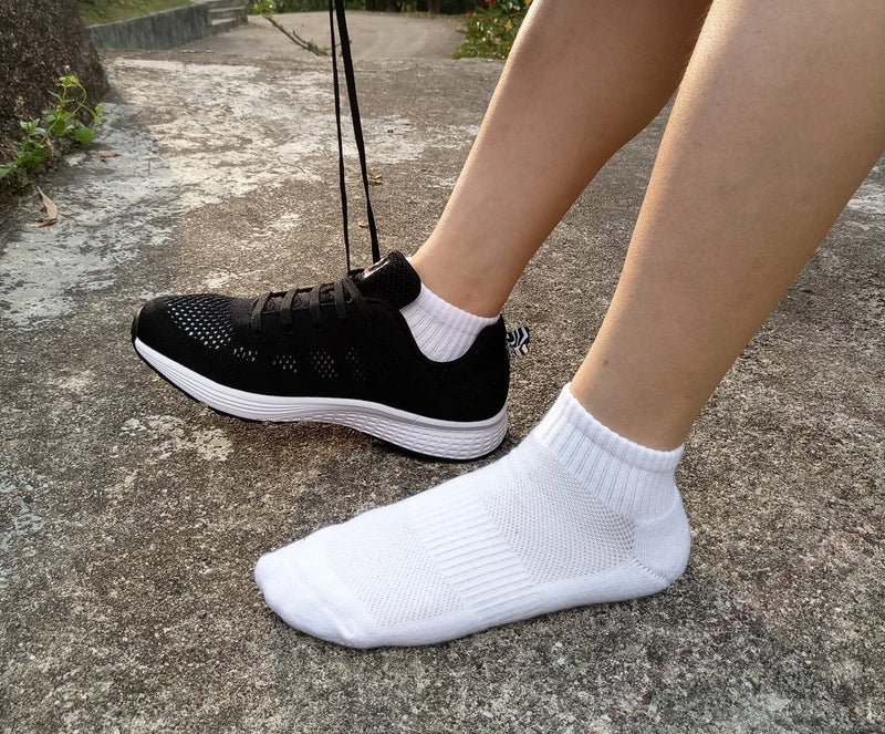 [Australia] - Women's Anti-Blister Moisture Wicking Trainer Socks Athletic Ankle Quarter Cushion Compression Socks 4-8 01 White - 4 Pairs 