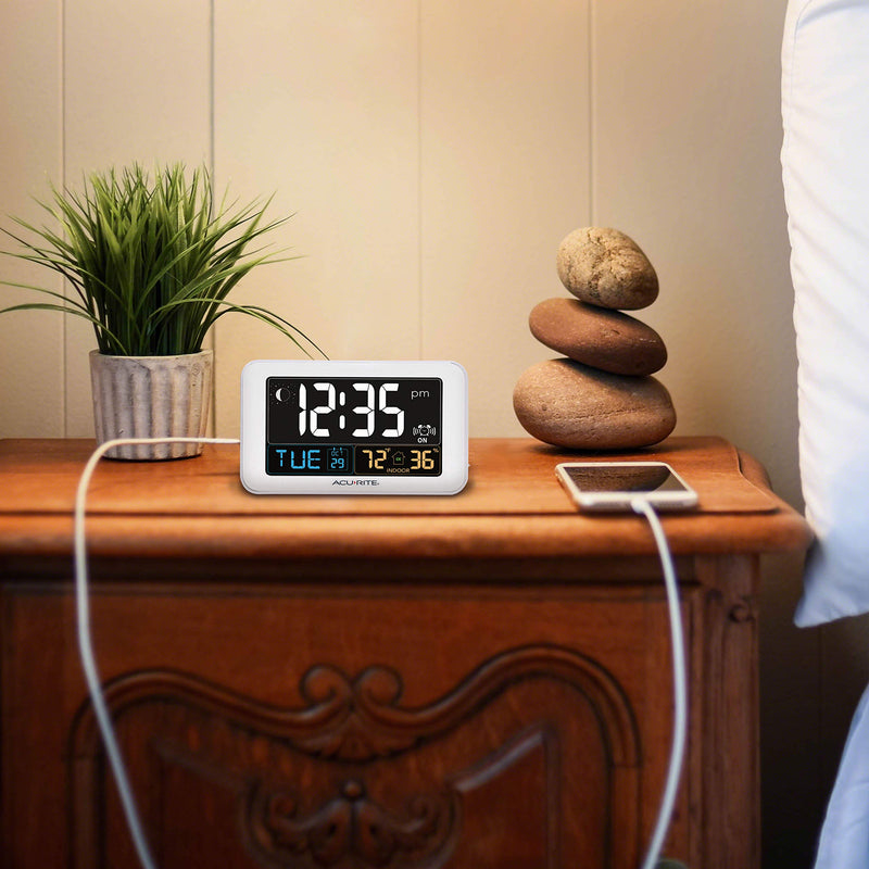 [Australia] - AcuRite Intelli-Time Digital Alarm Clock for Bedroom with USB Charger, Indoor Temperature and Humidity for Heavy Sleepers (13040CA) 