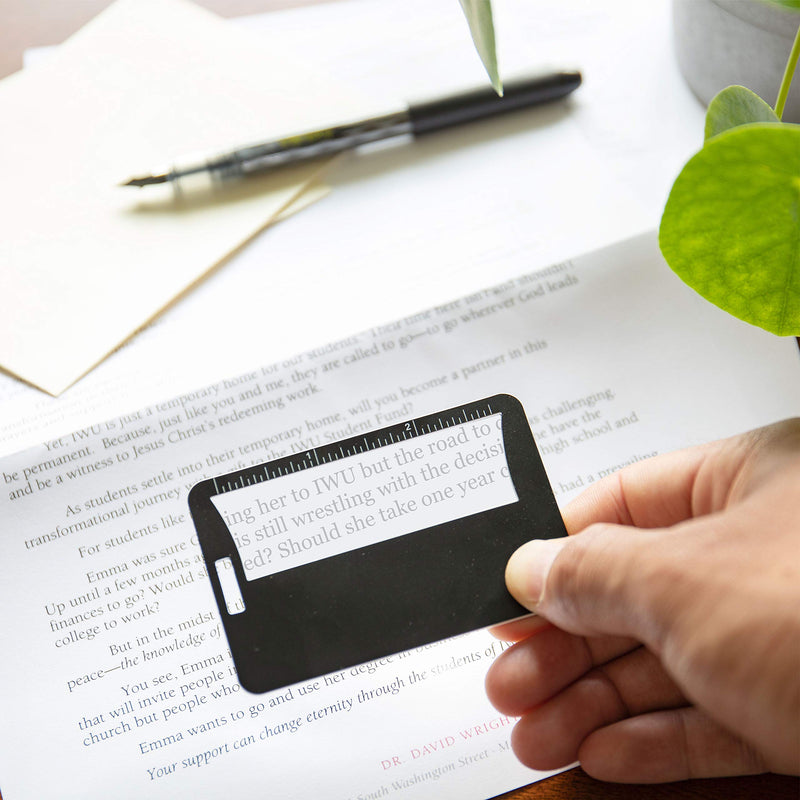 [Australia] - 2 Credit Card Size Fresnel Lens 3x Lighted Magnifiers, Ideal Pocket Magnifier for Reading, Reading Magnifier for Menus, Magnifying Glass with Light or Accessory for ID Badge Holder Retractable Lanyard 