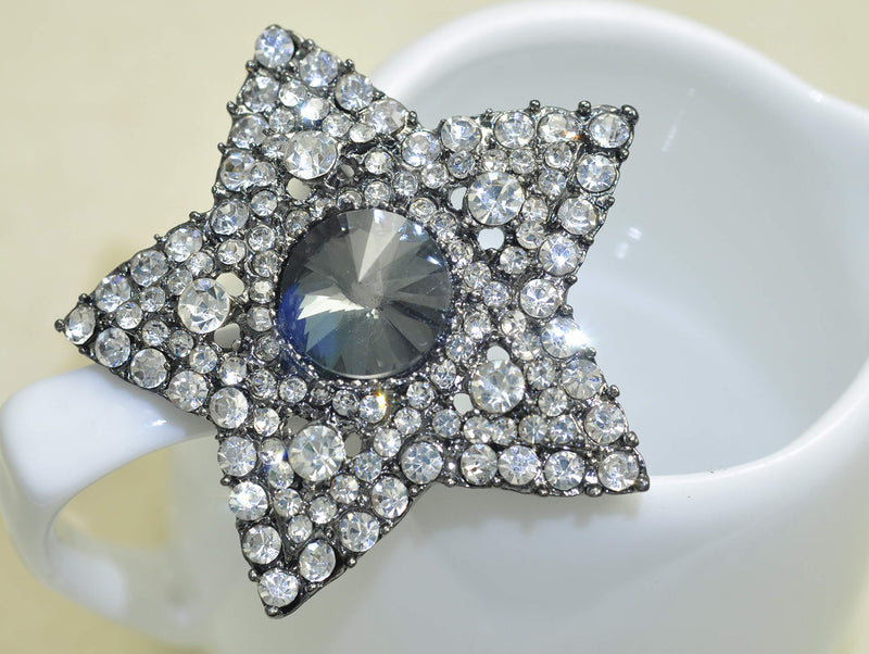 [Australia] - Gyn&Joy Gunmetal Tone Blue Grey Colored Crystal Rhinestones Twinkle Bling Star Brooch Pin Clear 
