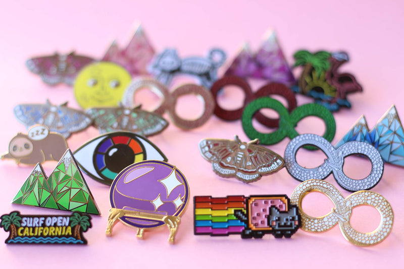 [Australia] - REAL SIC Sleeping Fox Pin - Cute, Kawaii Gold Fox Jewlery, Jacket Pin for Everyday Wear on Backpacks, Hats & Bags 
